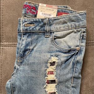 Brand New Arizona girls jeans with plaid cut-out. Super stylish!